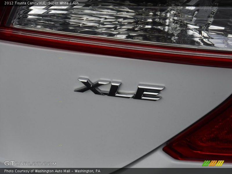 Super White / Ash 2012 Toyota Camry XLE