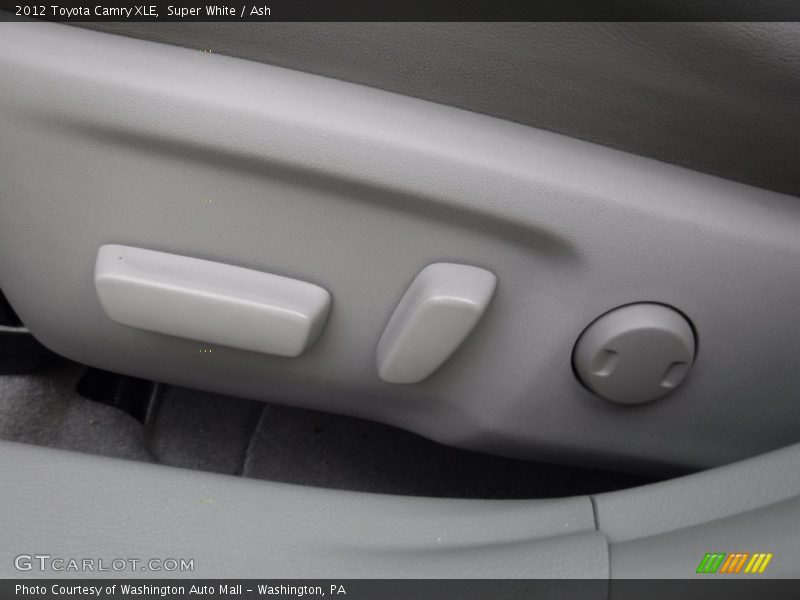 Super White / Ash 2012 Toyota Camry XLE