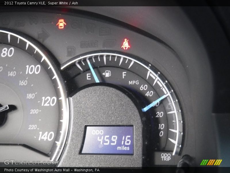 Super White / Ash 2012 Toyota Camry XLE