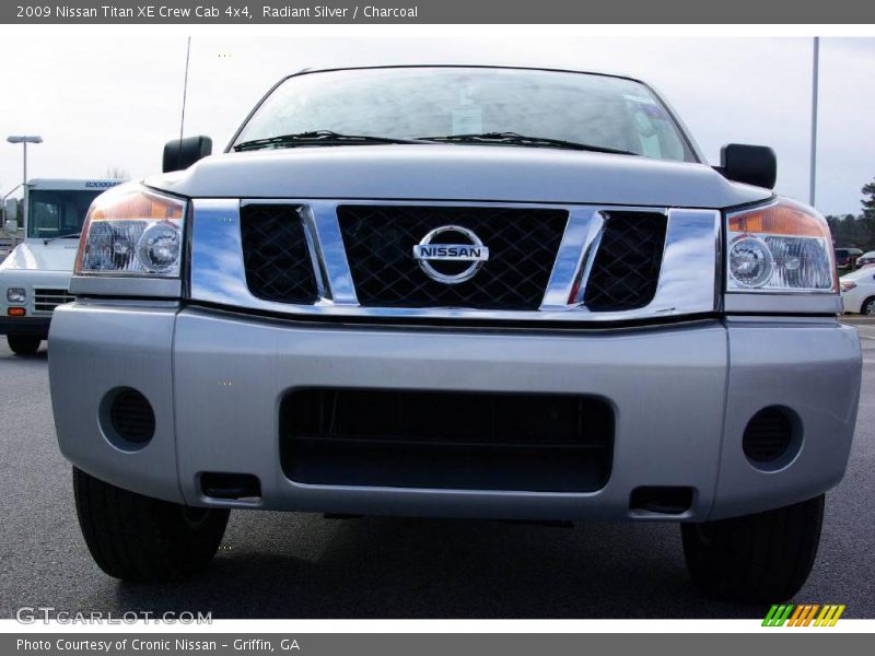 Radiant Silver / Charcoal 2009 Nissan Titan XE Crew Cab 4x4