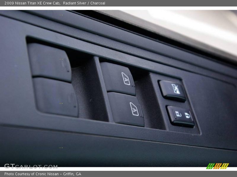 Radiant Silver / Charcoal 2009 Nissan Titan XE Crew Cab