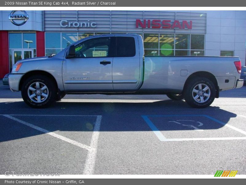 Radiant Silver / Charcoal 2009 Nissan Titan SE King Cab 4x4