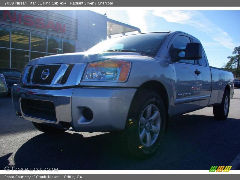 Radiant Silver / Charcoal 2009 Nissan Titan SE King Cab 4x4
