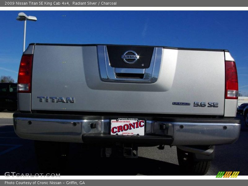 Radiant Silver / Charcoal 2009 Nissan Titan SE King Cab 4x4