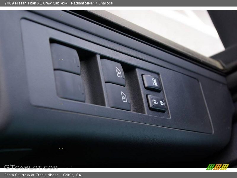 Radiant Silver / Charcoal 2009 Nissan Titan XE Crew Cab 4x4