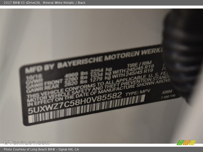 Mineral White Metallic / Black 2017 BMW X3 sDrive28i