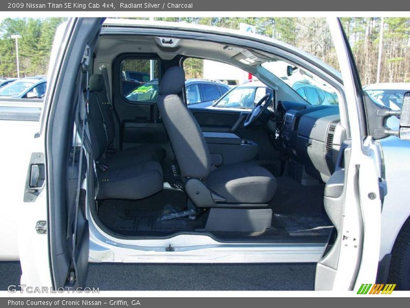 Radiant Silver / Charcoal 2009 Nissan Titan SE King Cab 4x4