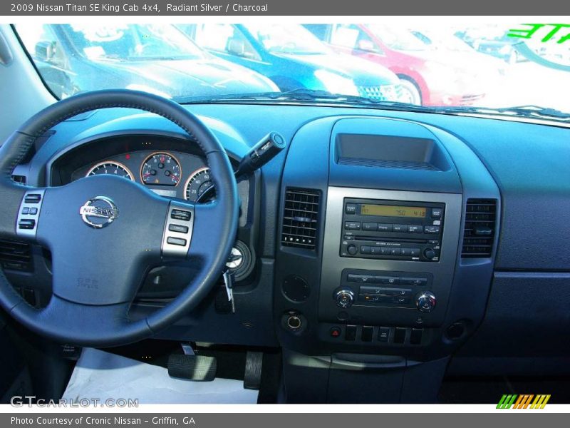 Radiant Silver / Charcoal 2009 Nissan Titan SE King Cab 4x4