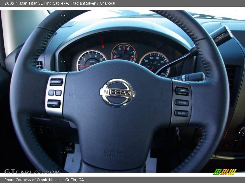 Radiant Silver / Charcoal 2009 Nissan Titan SE King Cab 4x4