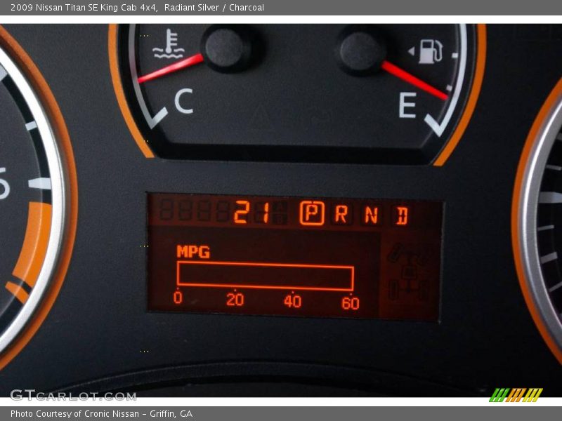 Radiant Silver / Charcoal 2009 Nissan Titan SE King Cab 4x4