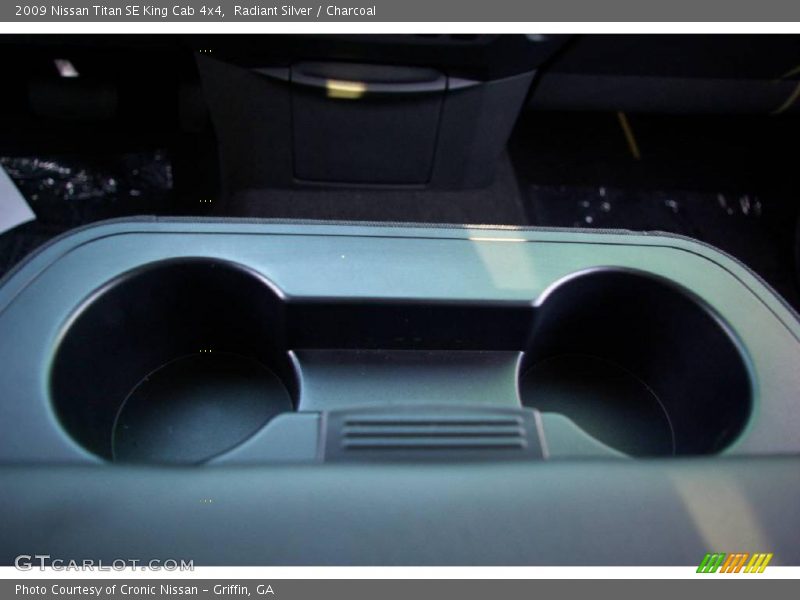 Radiant Silver / Charcoal 2009 Nissan Titan SE King Cab 4x4