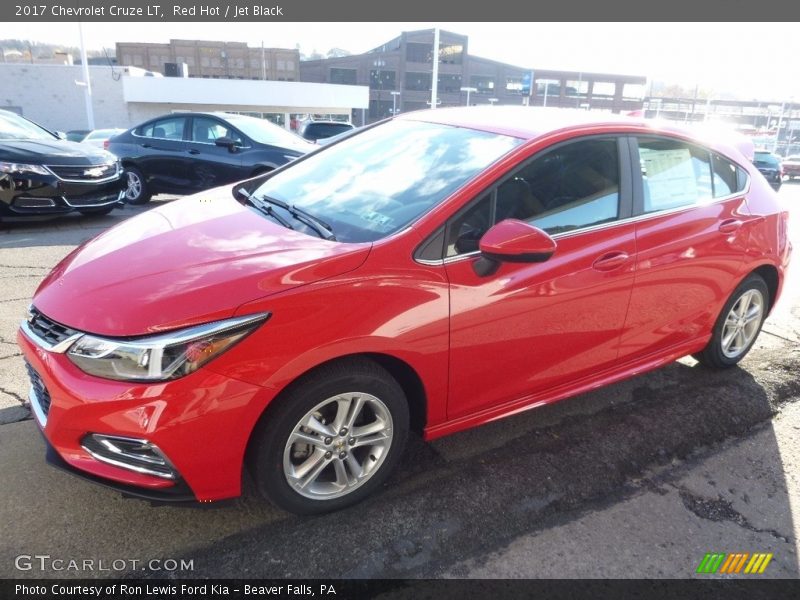 Front 3/4 View of 2017 Cruze LT