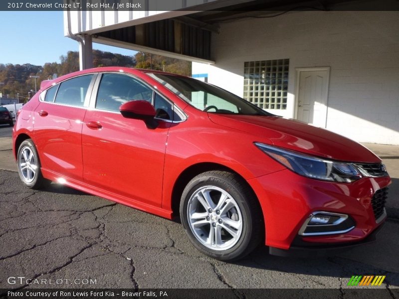 Front 3/4 View of 2017 Cruze LT