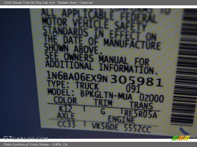 Radiant Silver / Charcoal 2009 Nissan Titan SE King Cab 4x4