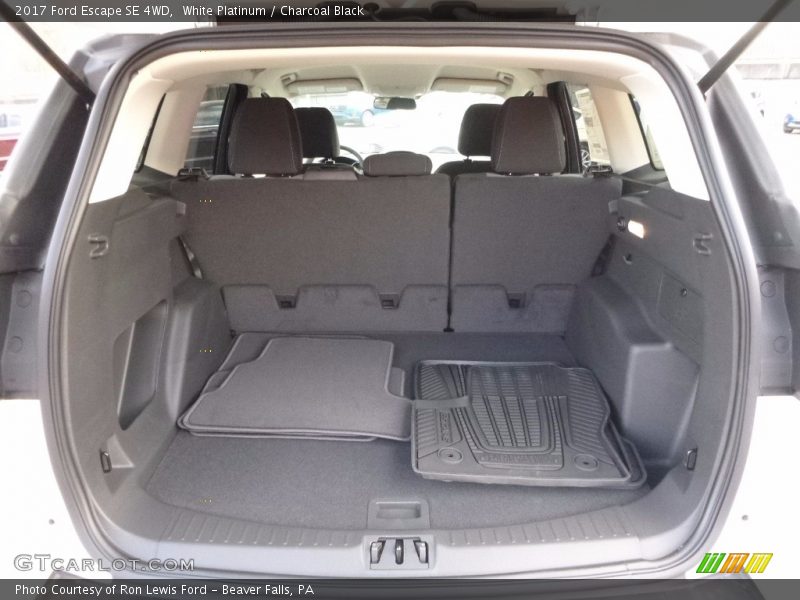 White Platinum / Charcoal Black 2017 Ford Escape SE 4WD