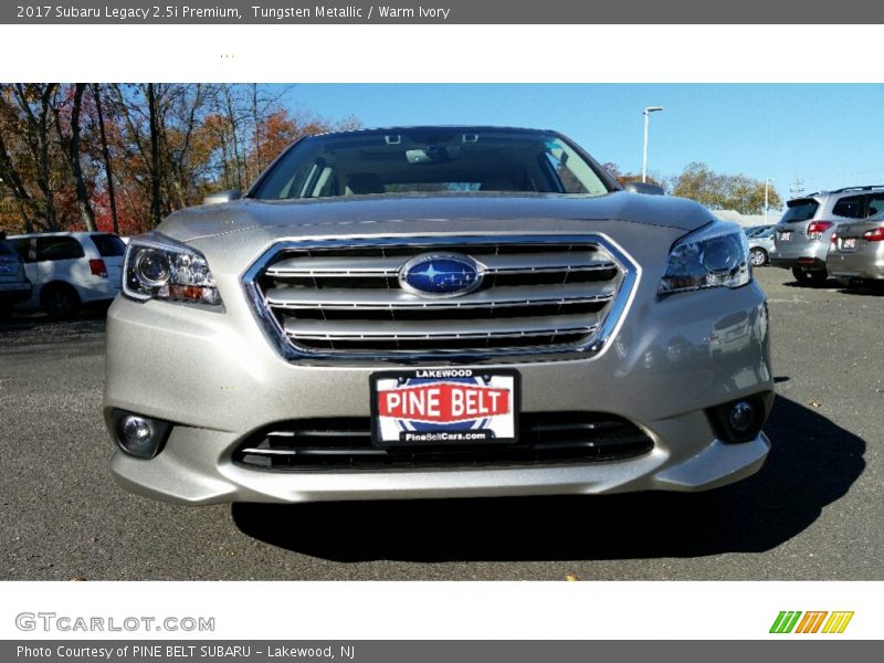 Tungsten Metallic / Warm Ivory 2017 Subaru Legacy 2.5i Premium