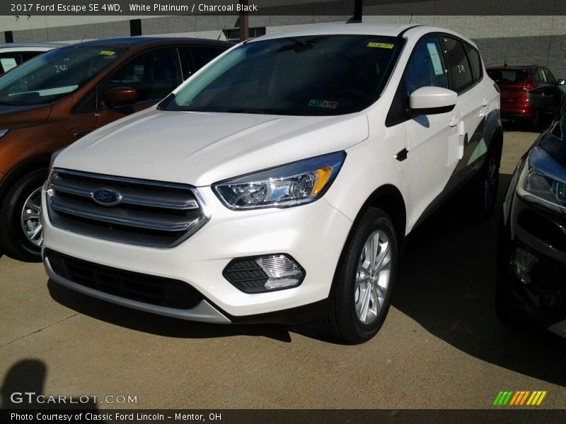 White Platinum / Charcoal Black 2017 Ford Escape SE 4WD