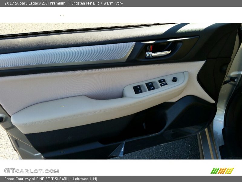 Tungsten Metallic / Warm Ivory 2017 Subaru Legacy 2.5i Premium