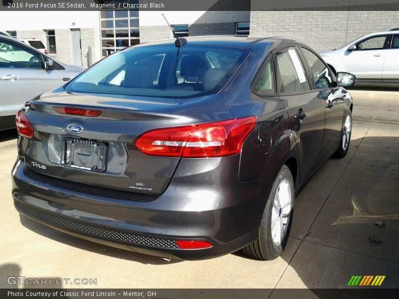 Magnetic / Charcoal Black 2016 Ford Focus SE Sedan