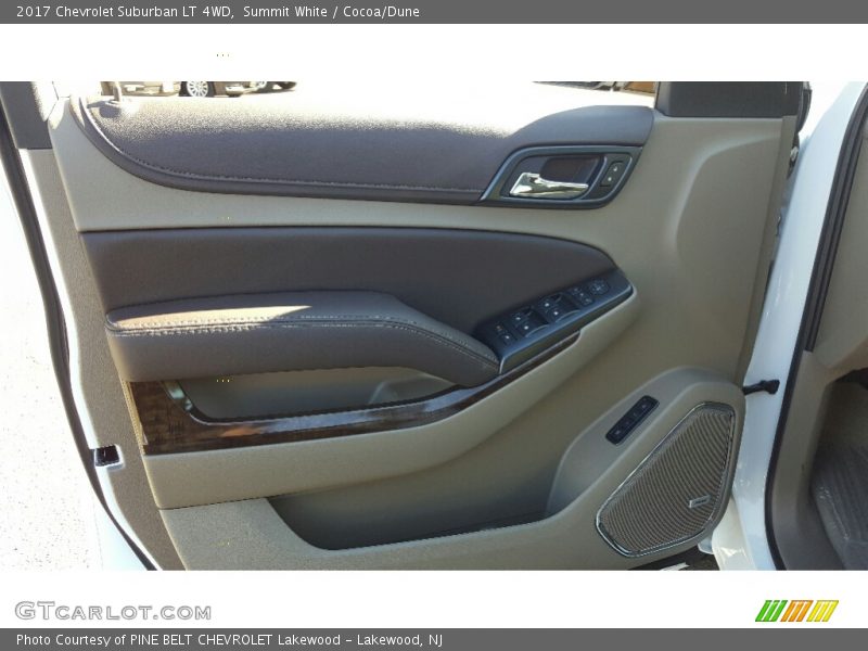 Summit White / Cocoa/Dune 2017 Chevrolet Suburban LT 4WD