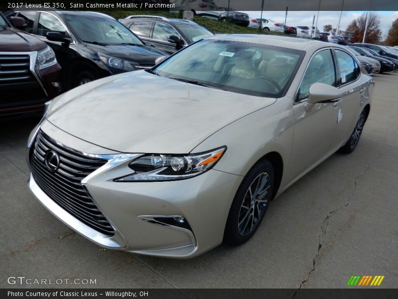 Front 3/4 View of 2017 ES 350