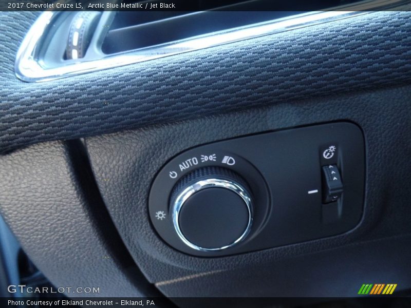 Arctic Blue Metallic / Jet Black 2017 Chevrolet Cruze LS