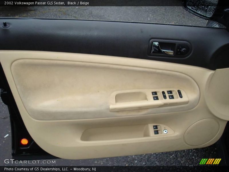 Black / Beige 2002 Volkswagen Passat GLS Sedan