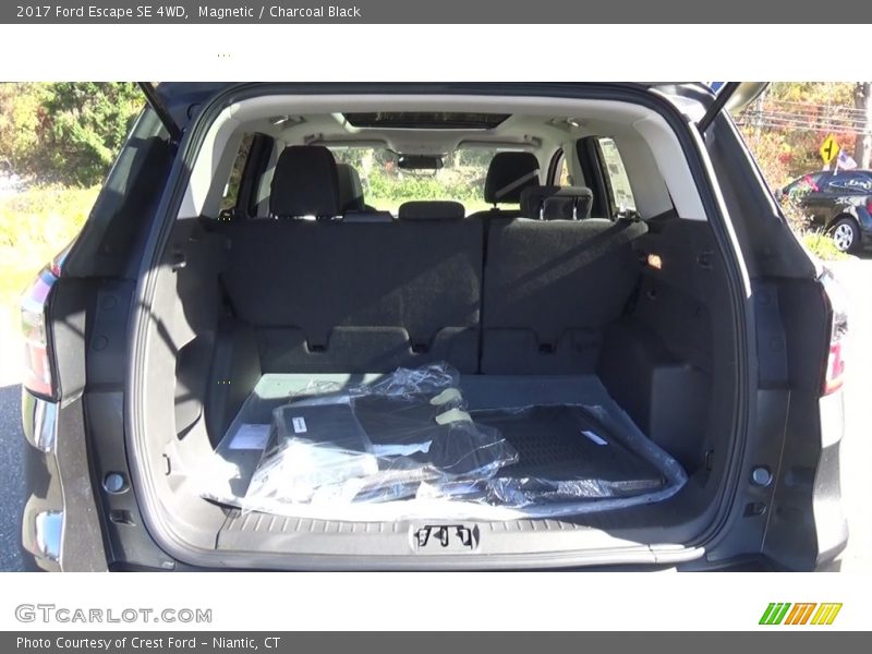 Magnetic / Charcoal Black 2017 Ford Escape SE 4WD