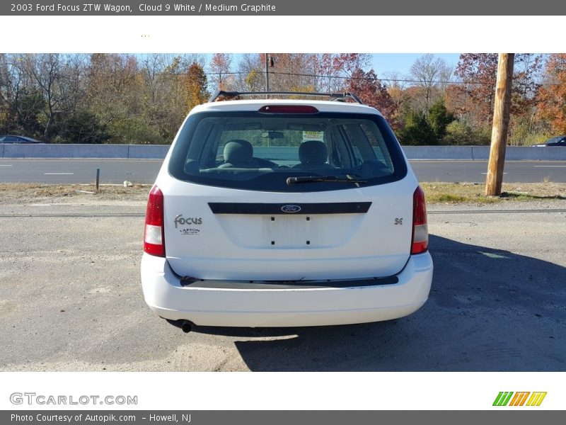 Cloud 9 White / Medium Graphite 2003 Ford Focus ZTW Wagon