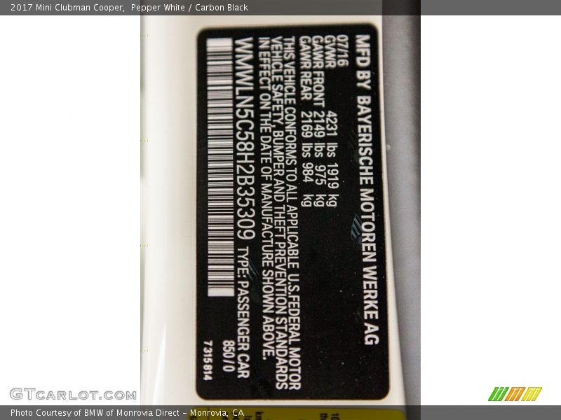 Pepper White / Carbon Black 2017 Mini Clubman Cooper