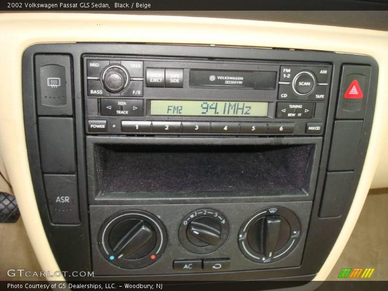 Black / Beige 2002 Volkswagen Passat GLS Sedan