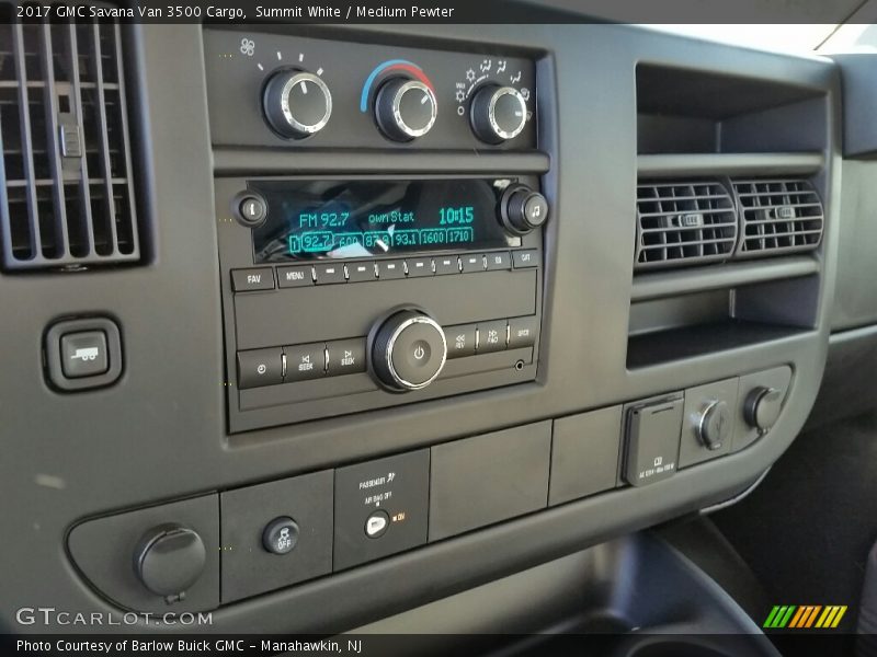 Controls of 2017 Savana Van 3500 Cargo