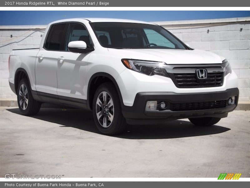 Front 3/4 View of 2017 Ridgeline RTL