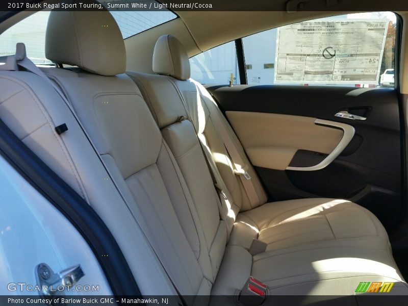 Summit White / Light Neutral/Cocoa 2017 Buick Regal Sport Touring