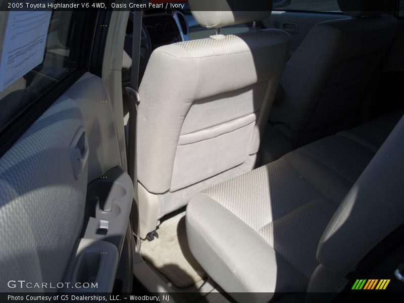 Oasis Green Pearl / Ivory 2005 Toyota Highlander V6 4WD