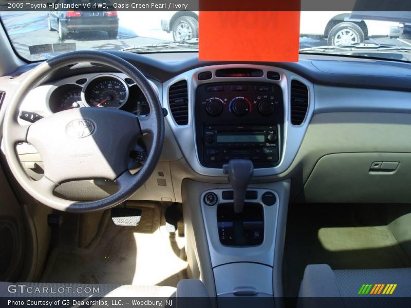 Oasis Green Pearl / Ivory 2005 Toyota Highlander V6 4WD
