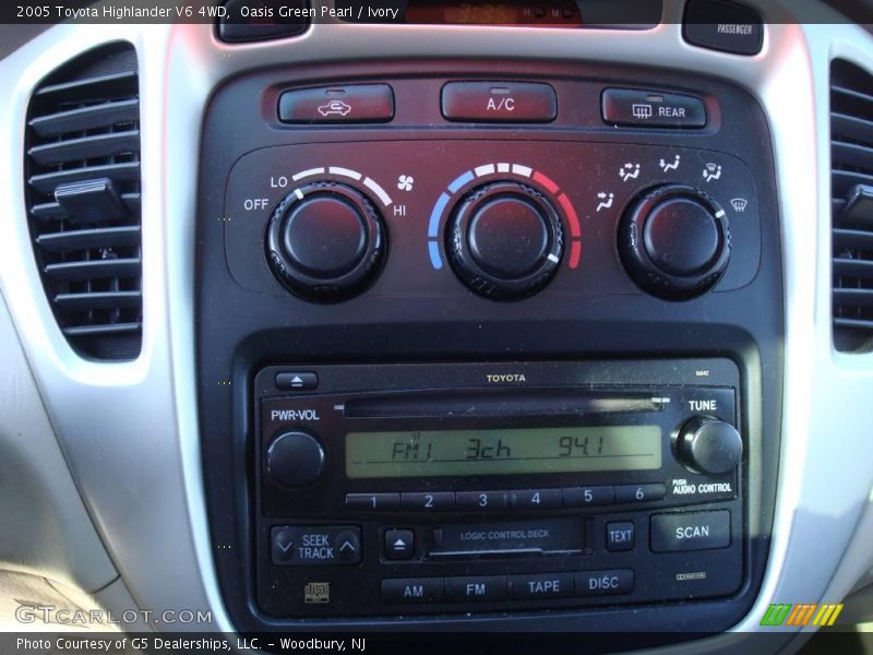 Oasis Green Pearl / Ivory 2005 Toyota Highlander V6 4WD