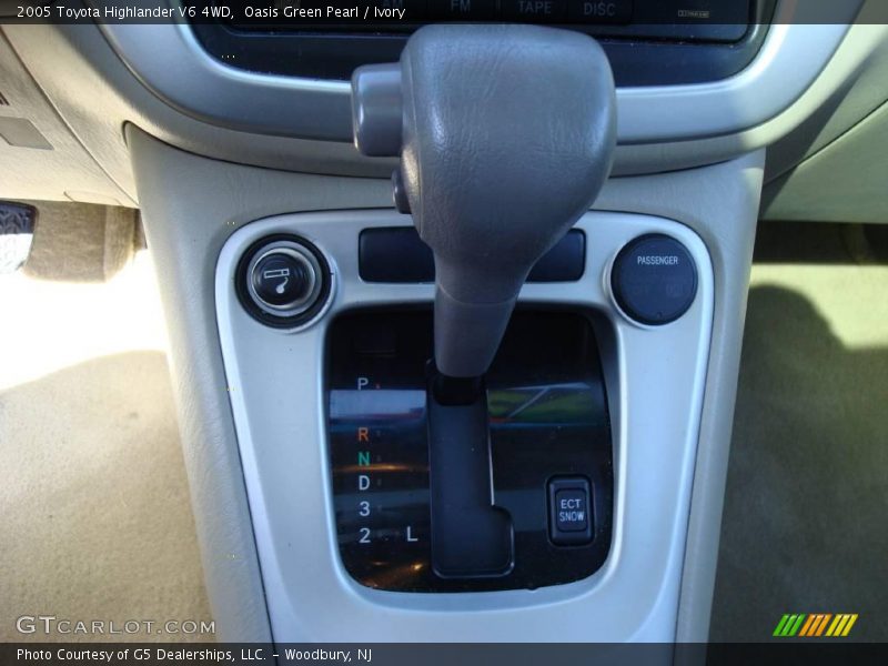 Oasis Green Pearl / Ivory 2005 Toyota Highlander V6 4WD