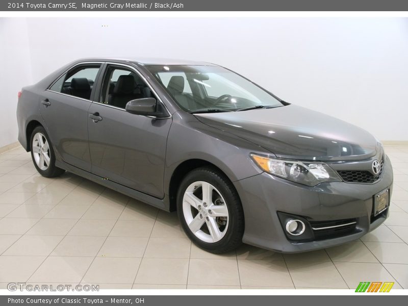 Magnetic Gray Metallic / Black/Ash 2014 Toyota Camry SE