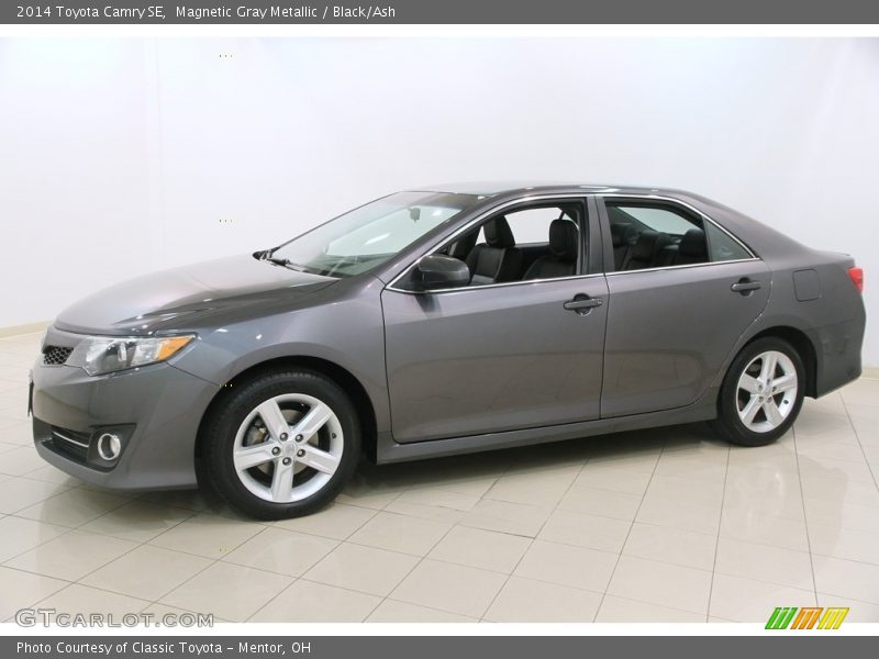 Magnetic Gray Metallic / Black/Ash 2014 Toyota Camry SE