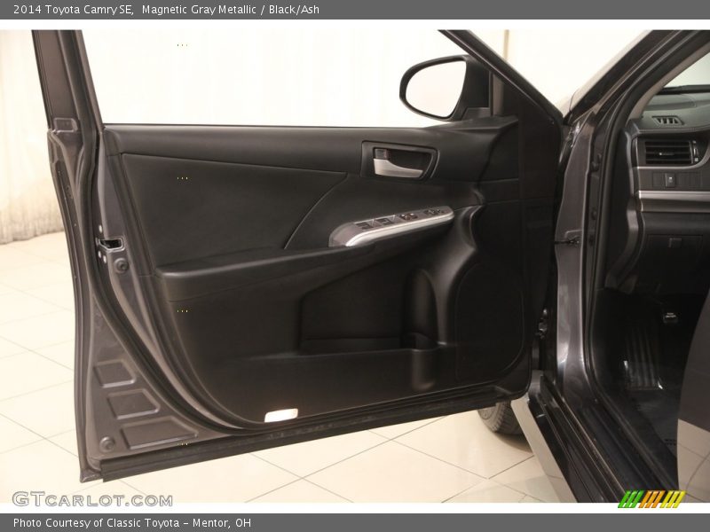 Magnetic Gray Metallic / Black/Ash 2014 Toyota Camry SE