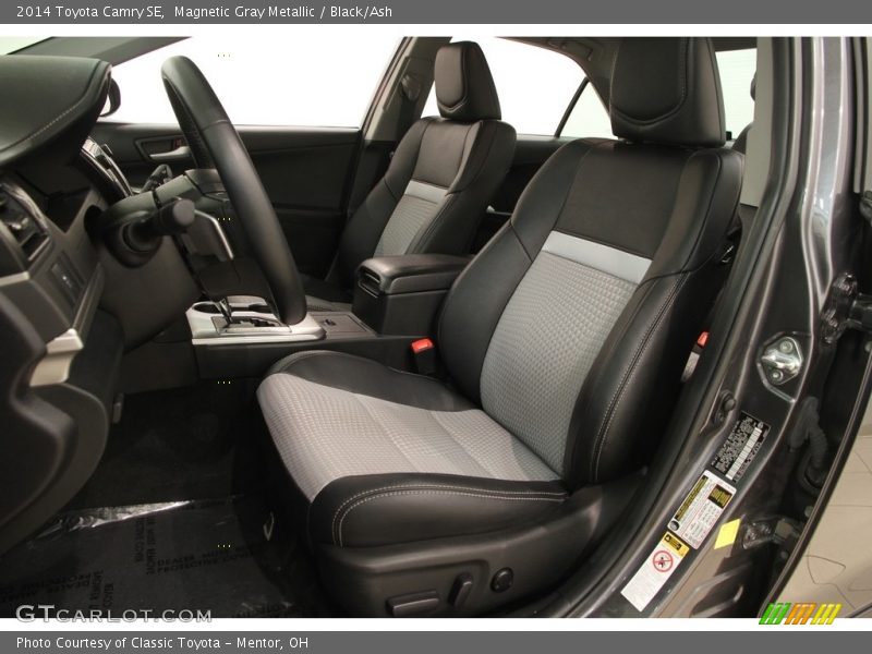 Magnetic Gray Metallic / Black/Ash 2014 Toyota Camry SE