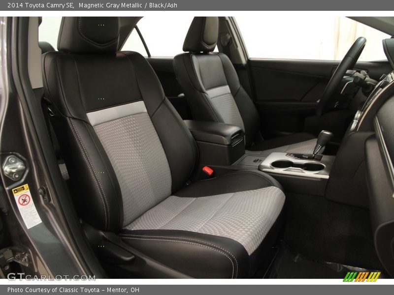 Magnetic Gray Metallic / Black/Ash 2014 Toyota Camry SE