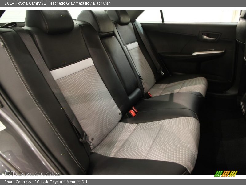 Magnetic Gray Metallic / Black/Ash 2014 Toyota Camry SE