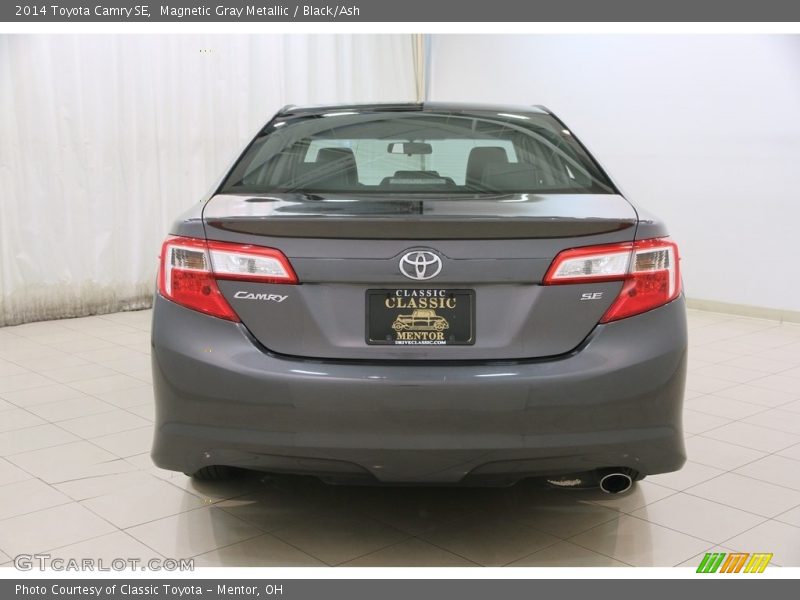 Magnetic Gray Metallic / Black/Ash 2014 Toyota Camry SE