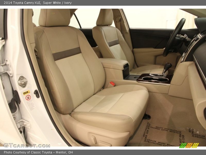 Super White / Ivory 2014 Toyota Camry XLE