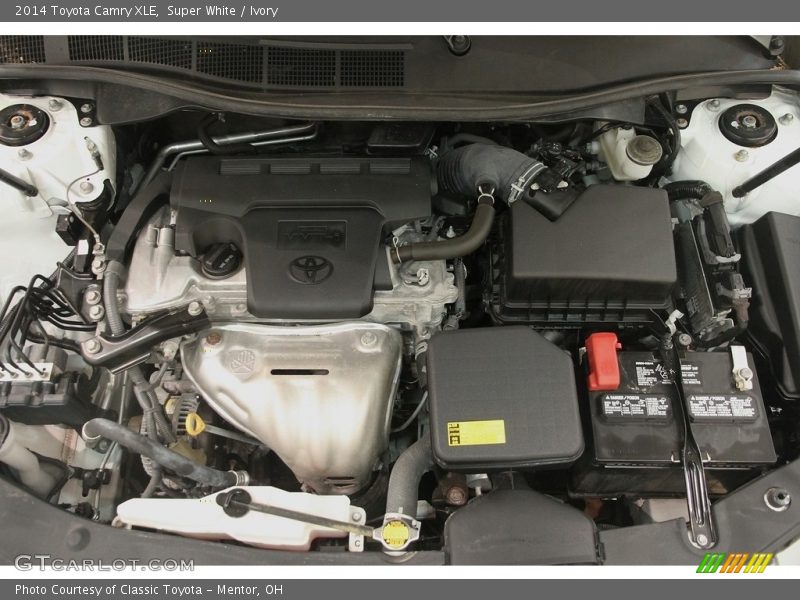 Super White / Ivory 2014 Toyota Camry XLE