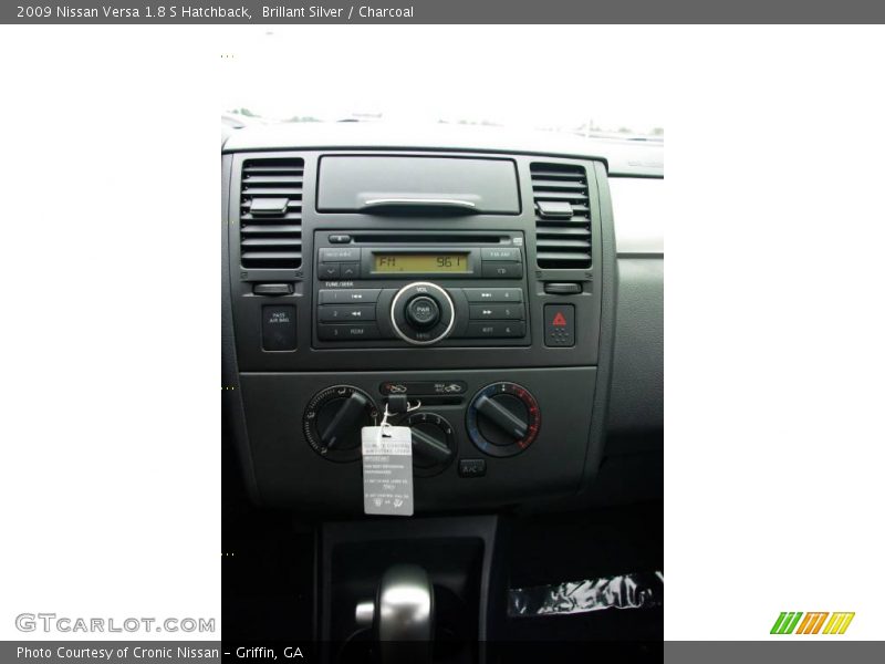 Brillant Silver / Charcoal 2009 Nissan Versa 1.8 S Hatchback