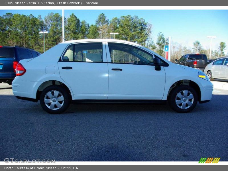Fresh Powder / Charcoal 2009 Nissan Versa 1.6 Sedan