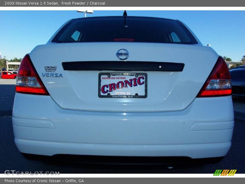 Fresh Powder / Charcoal 2009 Nissan Versa 1.6 Sedan